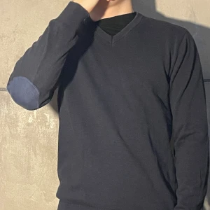 John Henric  - Fin tröja som Sitter perfekt för både M och s‼️ Modell 175  Storlek S  Skick 9/10