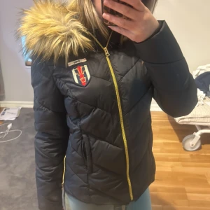 Vinter jacka -  Jättefin aldrig använt Väldigt varm och skön💕