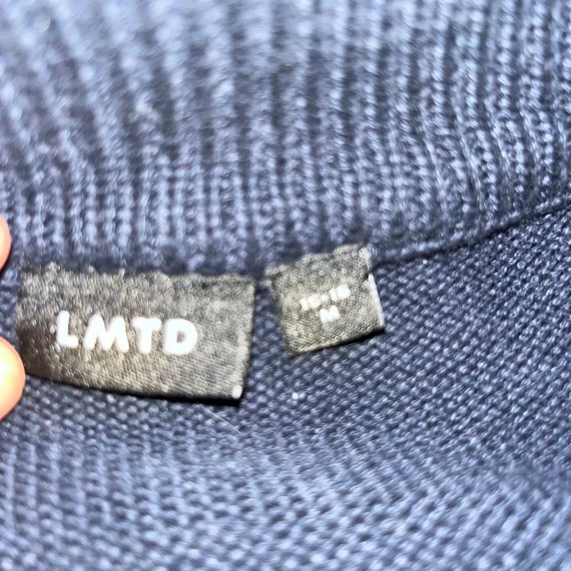 Mörkblå stickad tröja från LMTD - 2