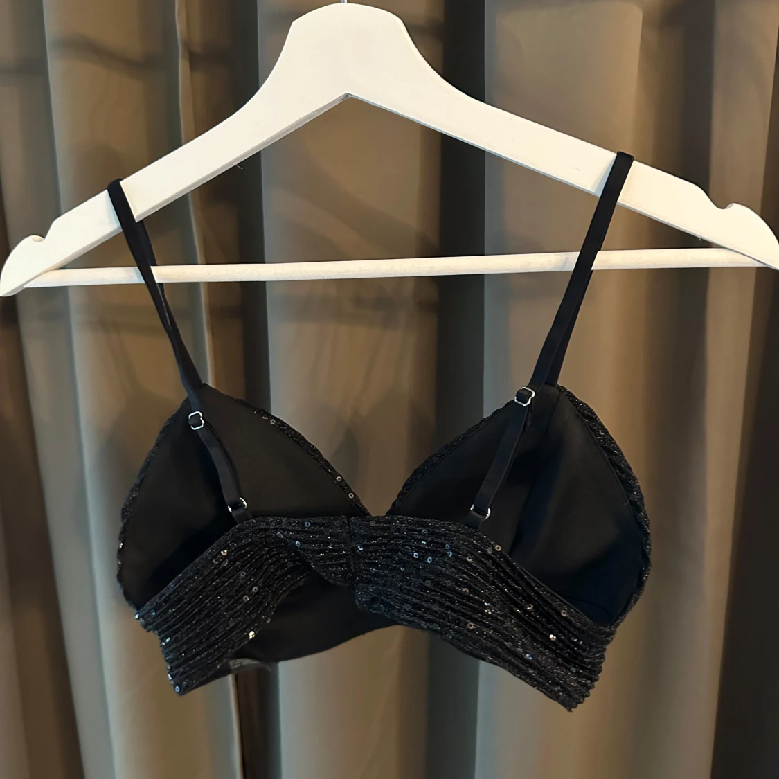 Svart glittrig topp - 1