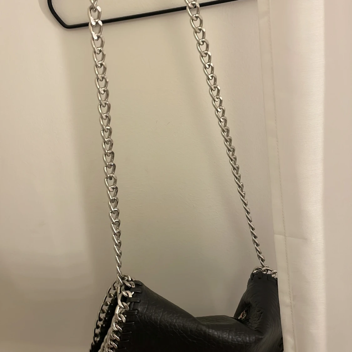 Svart axelväska från Tiamo - 4