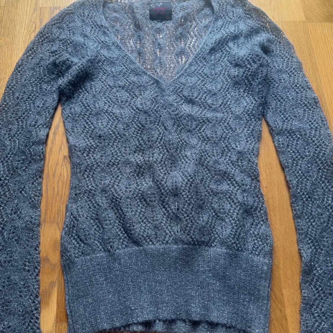 Grå stickad vintage glittrig tröja från Eve of Eden - 1