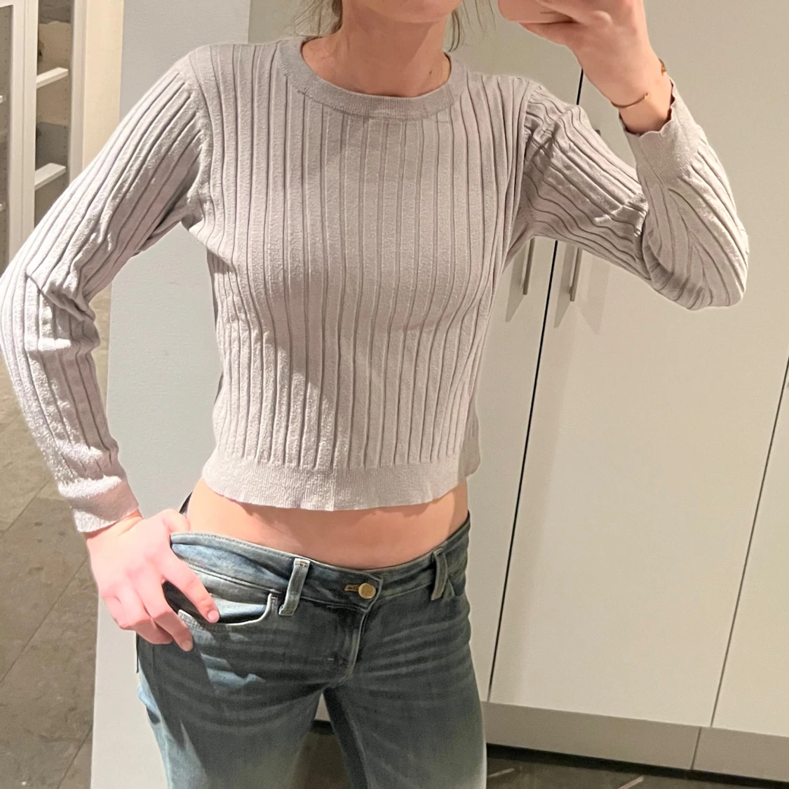 Ljusgrå ribbad tröja från Zara - 2