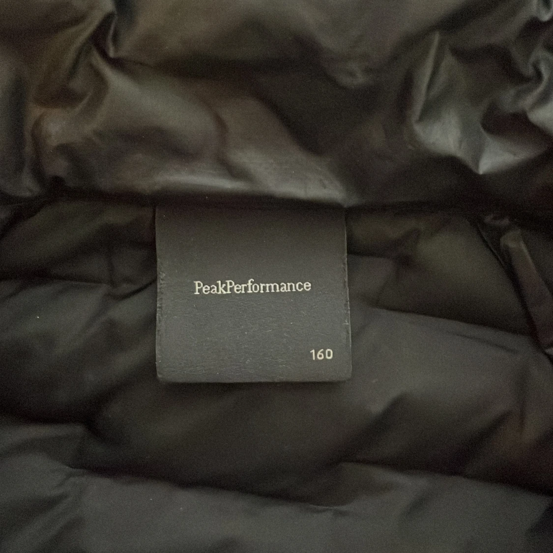 Svart dunjacka från Peak Performance - 2