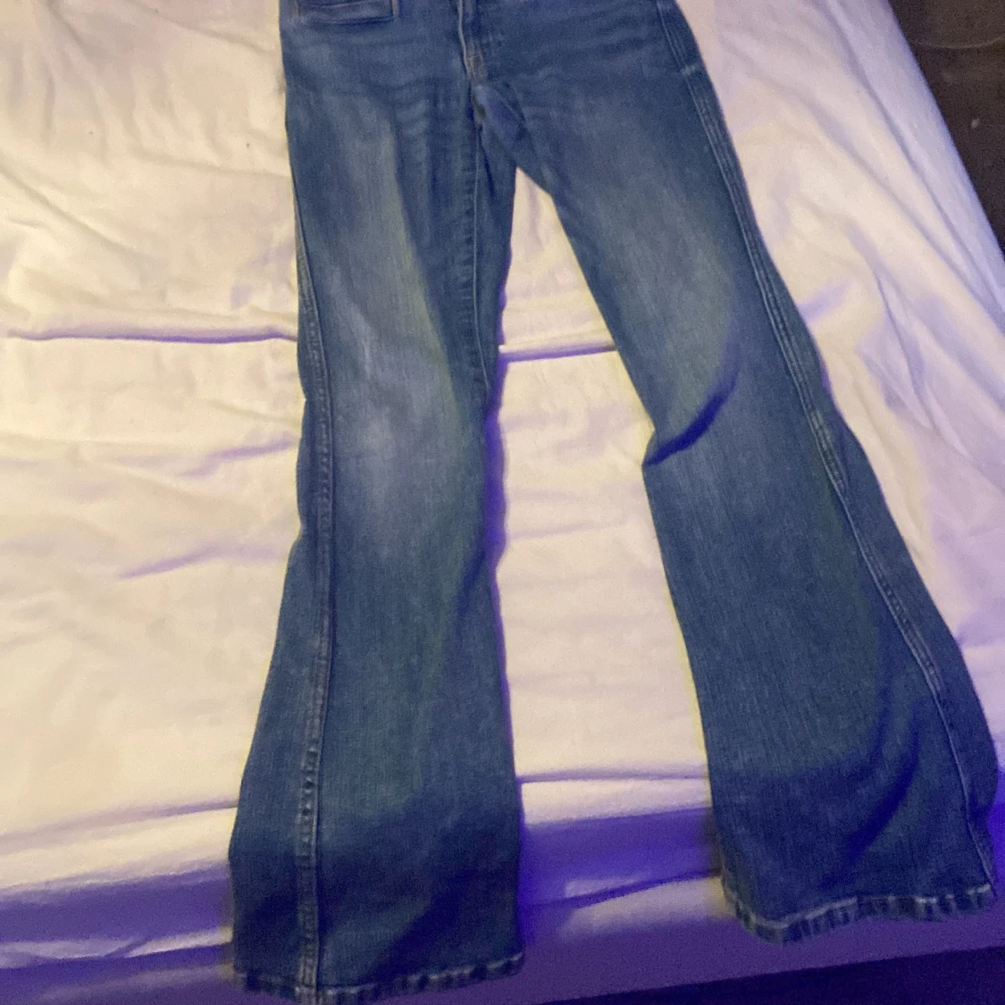 Blå bootcut jeans - 2