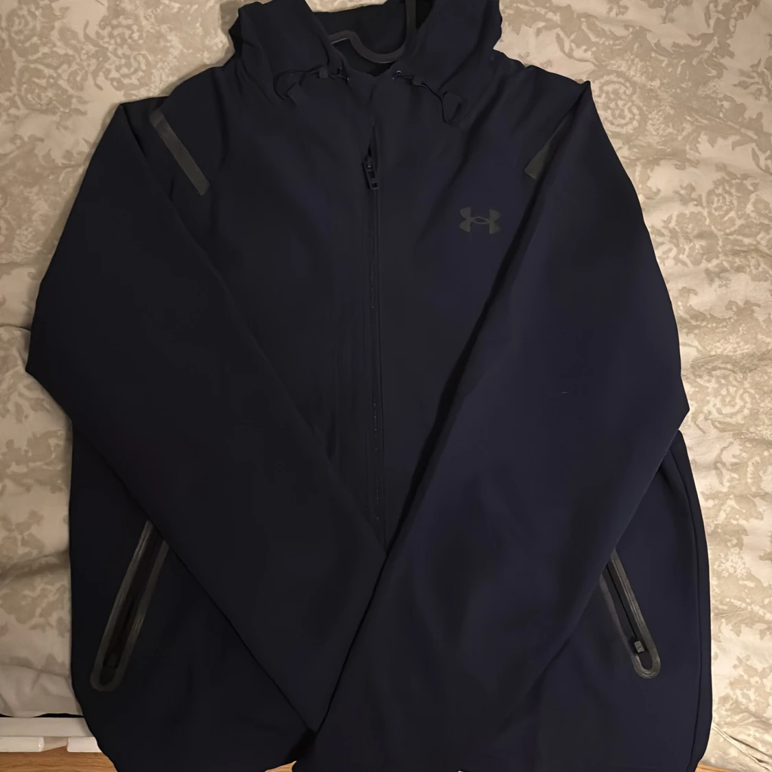 Mörkblå jacka från Under Armour