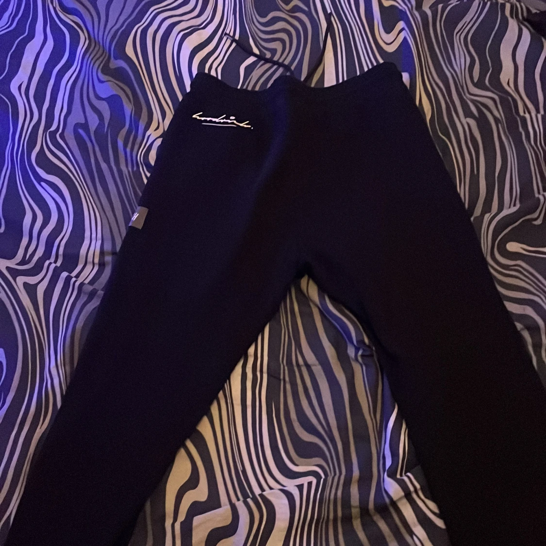 Svarta mjukisbyxor från Hoodrich - 1