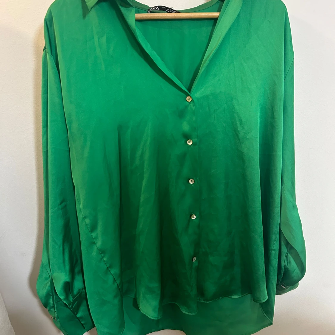 Grön blus med knappar - 2