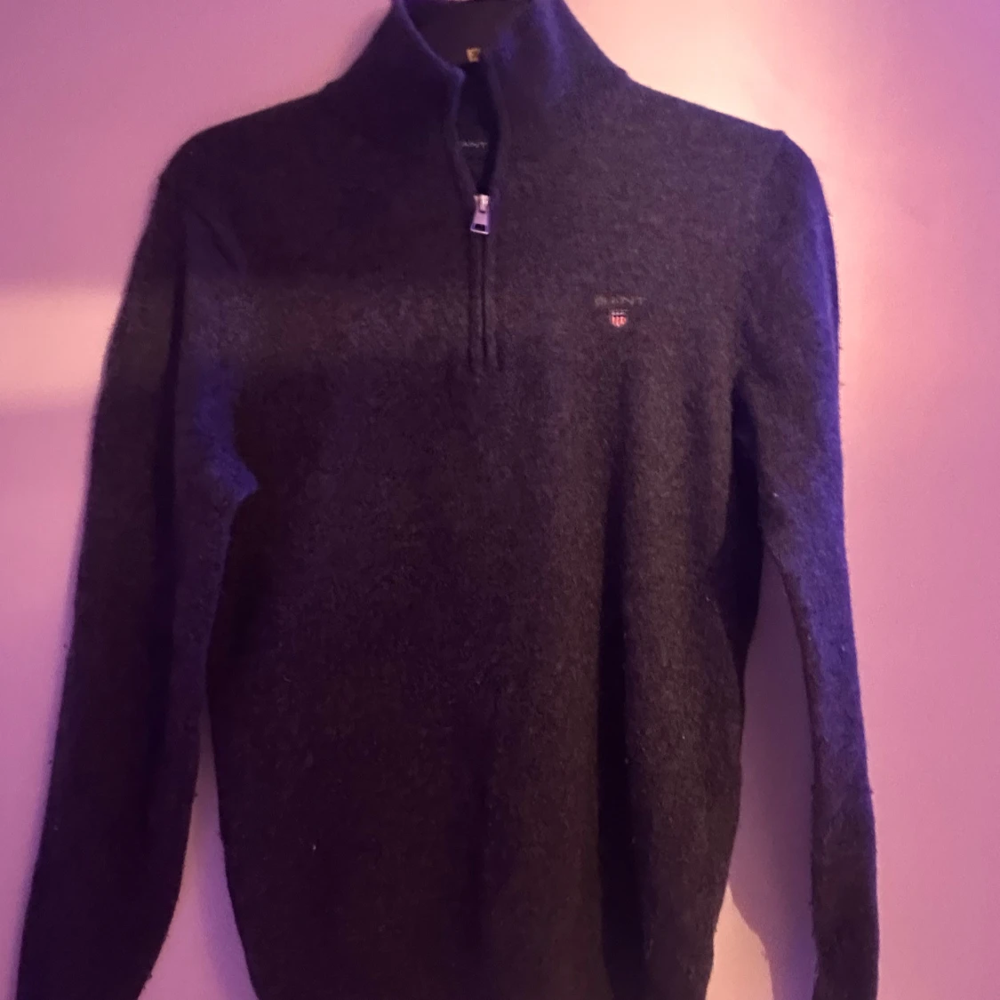 Mörkgrå tröja med dragkedja från GANT