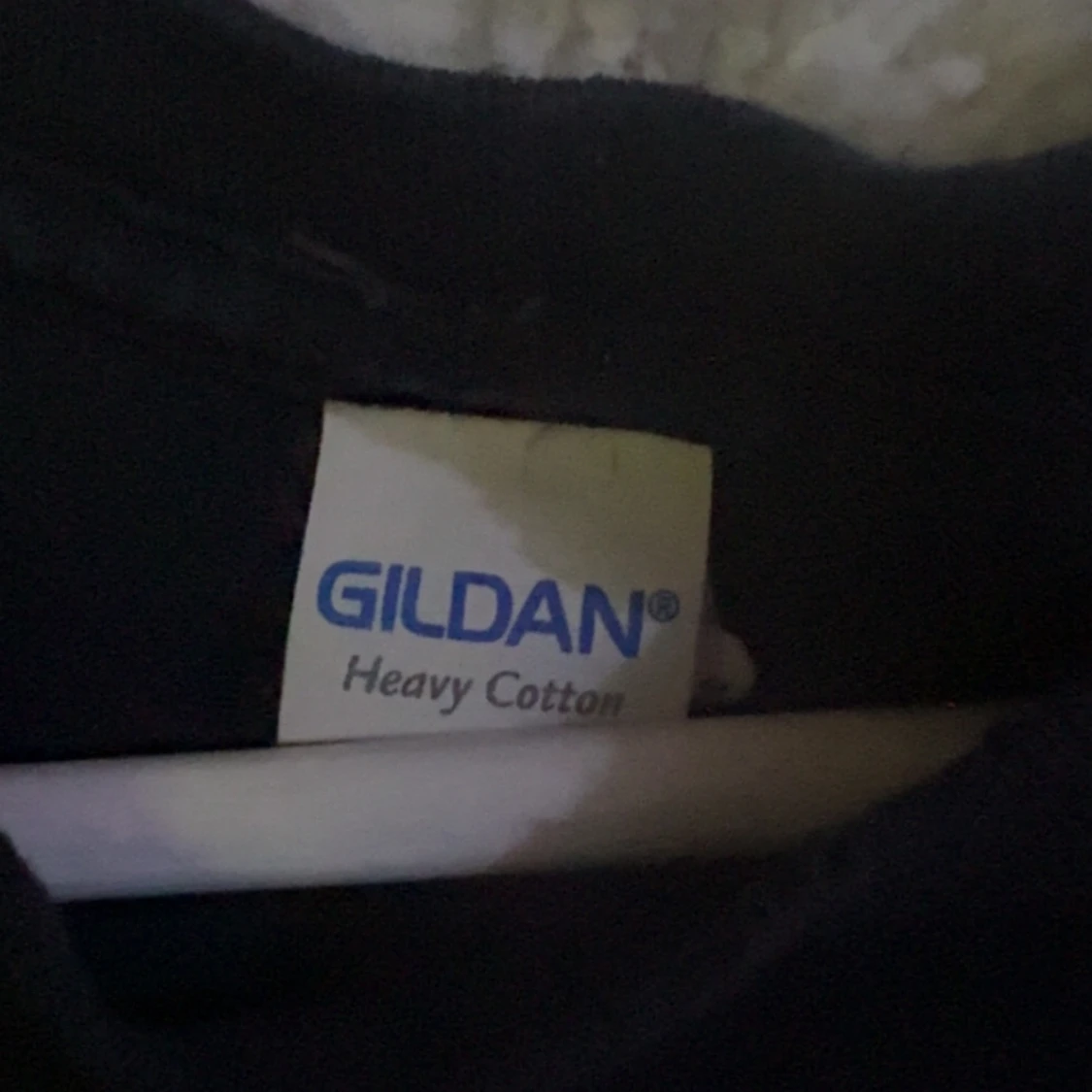 Svart t-shirt med tryck från Gildan - 2