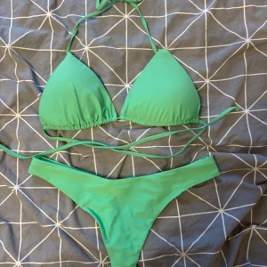 Bikini - Bikini från bikbok, underdel storlek S, överdel storlek M