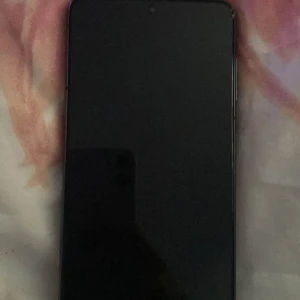 Samsung Galaxy smartphone - Säljer en Samsung Galaxy s21 128gb smartphone, fungerar felfritt och inga skador eller repor. 