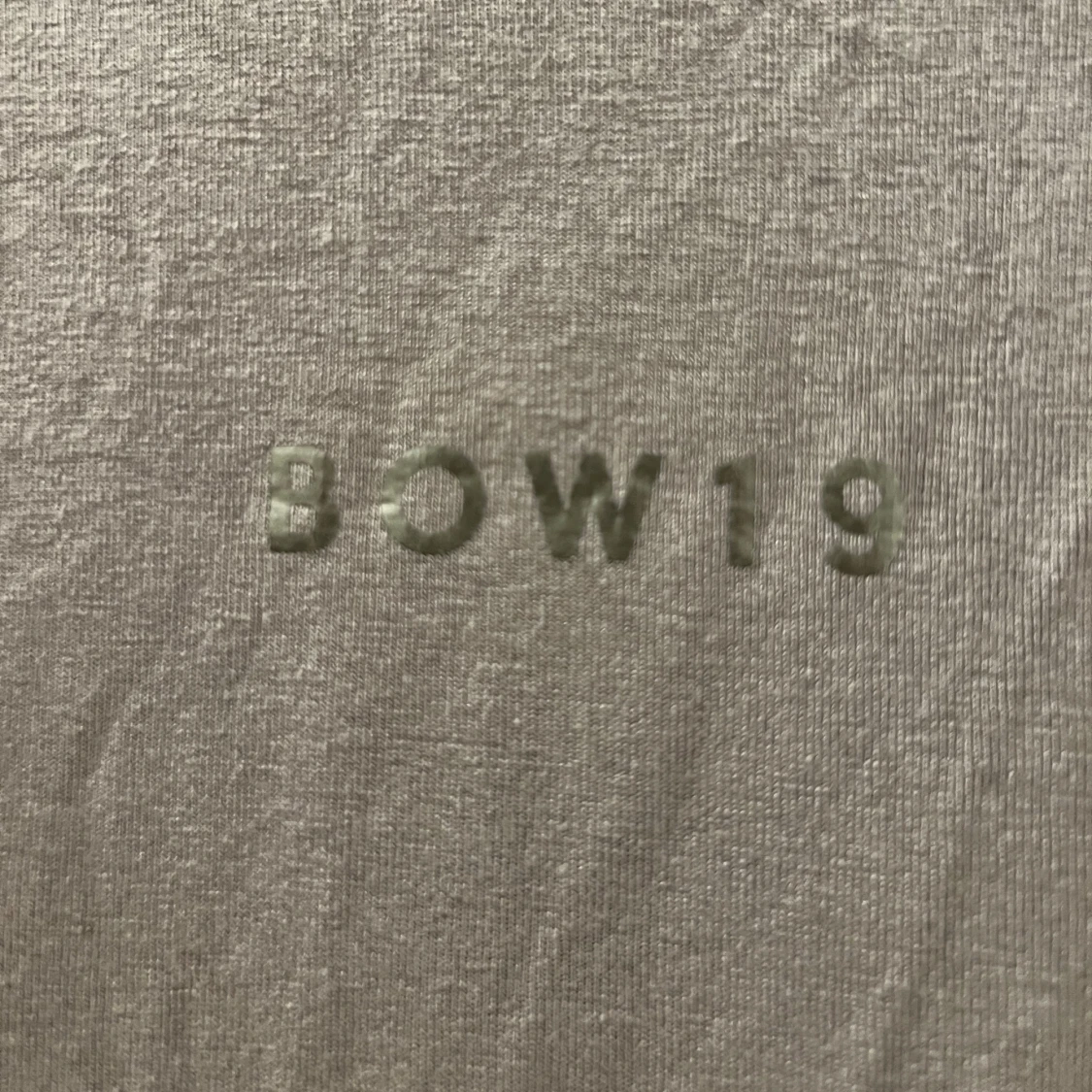 Grå t-shirt från BOW19 - 2