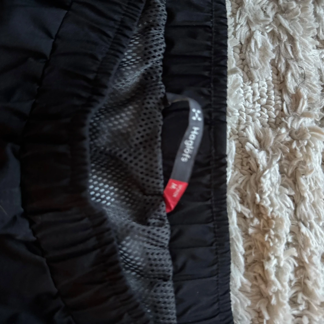Svarta byxor från Haglöfs - 90