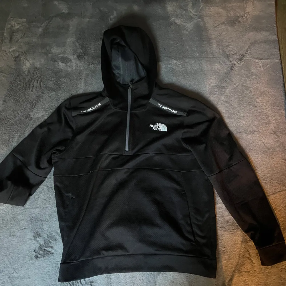 TNF half zip tröja stolek XL. Hoodies.