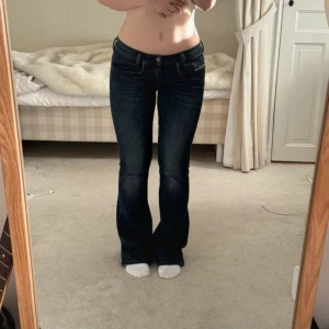 Bootcut lowwaist diesel jeans 💙 - Snygga jeans från diesel! Inget slitage så i fint skick 🙌🏼  Midja rakt över: 42 cm, innerbensmått: 83 cm