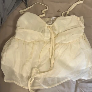 Fairy top - Den är helt ny d finns även en sån hängare från prislappen man får kvar på toppen. Har aldrig använt bara testat. Den är i m i kinesisk storlekar så den är lite mindre och ksk S i svensk men d står att den e M dock 