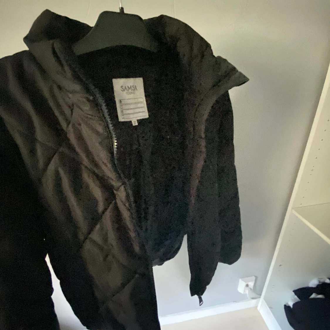 Svart quiltad jacka från SAMSA