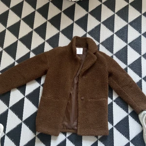 Teddy jacka - Andvänd men den är som ny och inte sönder alls💗