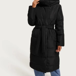 Vinter jacka  - Helt ny vinter jacka från Vero Moda. Den är väldigt varm och skön!!