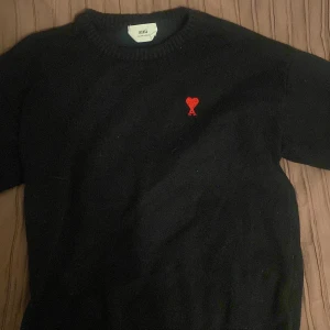 ami tröja - Bra skick, ami Paris tröja, storlek S men sitter lite stor 