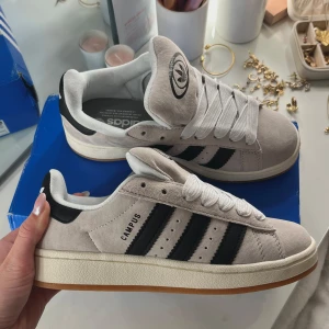 Adidas Campus 00s - Säljer dessa supersnygga skor då de va aningen för små på mig 🥺💓 Storlek 38 och helt nya och oanvända💓