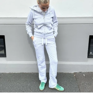 Russemerch byxa - Gråa byxor från russemerch.no  Aldrig använda, nypris: 499