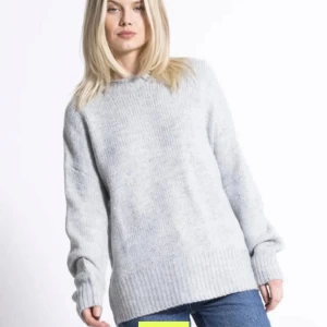 Grå stickad tröja  - Grå stickad tröja från lager 157 i modell : Moa I bra sick då jag bara använt den fåtal gånger. Storlek xs/s men är ganska oversized.