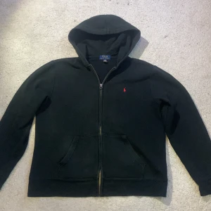 Ralph Lauren hoodie - Snygg RL hoodie🔥 | Inga defekter, skick 8/10 | Storlek 170 |  Skriv vid minsta lilla fråga eller fundering.  