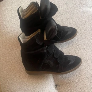 Isabel marant skor - Säljer mina ursnygga isabel marant i strl 39!🩷Bilderna talar för sig själva🥰 