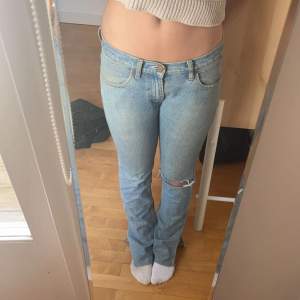 Assnygga jeans med slits från acne!