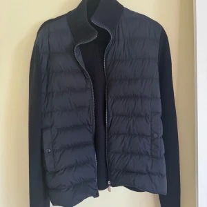 Moncler cardigan - Riktigt fet moncler cardigan i väldigt bra skick 