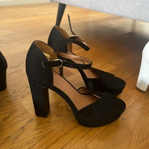 Klackskor  - Storlek 36 o 35