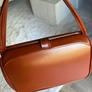 Väska  - Vintage i äkta skinn och mocka. Gott skick 