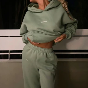 Mysbyxa Venderbys - Mysbyxor från Venderbys i storlek xs/s. Sparsamt använda och i fint skick. Säljer även en matchande hoodie till, vill man köpa båda så kan jag gå ner i pris :)  (Två första bilderna är tagna från Venderbys Instagram)
