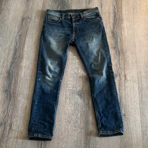 Nudie Jeans i nyskick storlek 30/30. Modellen är Lean Dean. Nypris ungefär 1800. Skriv om du har frågor.