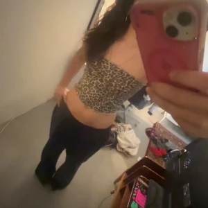 LEOPRAD TUBTOPP🐆 - Skit snygg tubtopp!!! Stretchigt material och jätteskön att ha på sig tar emot prisförslag💕