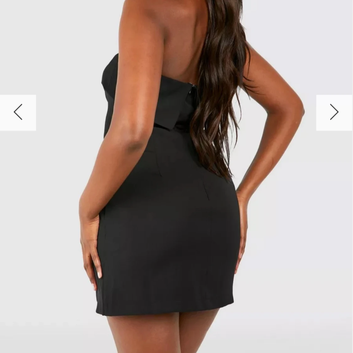 Svart axelbandslös klänning - 92