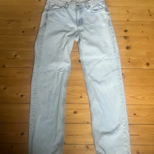 Baggy jeans  - Superfina jeans ifrån Gina Tricot. Lågmidjade och väldigt sköna. Storlek 36 men de är lite stora i storleken. 