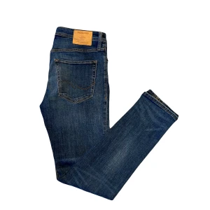 Jack & Jones jeans  - Snygga Jack & Jones jeans slim straight/tim. Storlek W32 L34. Fint skick!