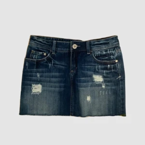 Kort Jeanskjol  - Normal i storleken, mycket bra skick bara använd några få gånger