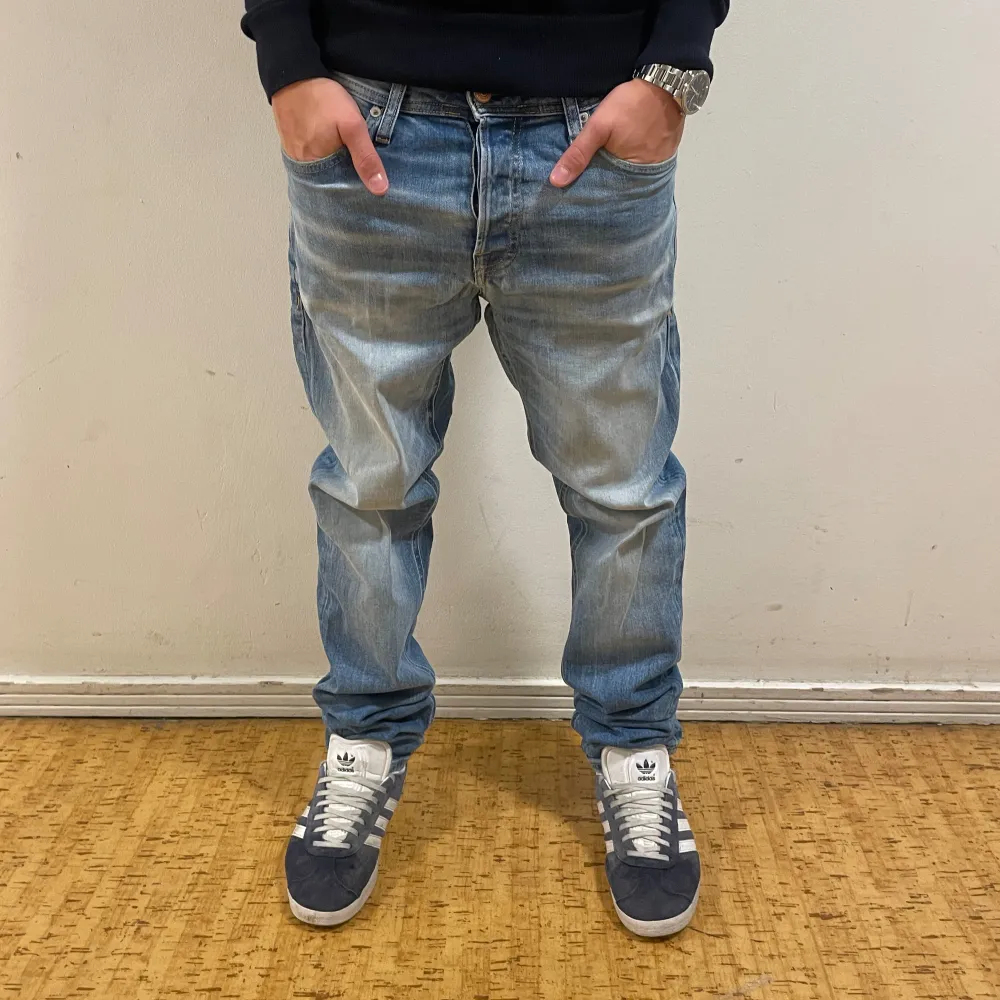 // Jack & Jones | Nytt skick | Nypris runt 800 | Storlek 29| Hör av dig vid fler frågor // ressellfabriken . Jeans & Byxor.