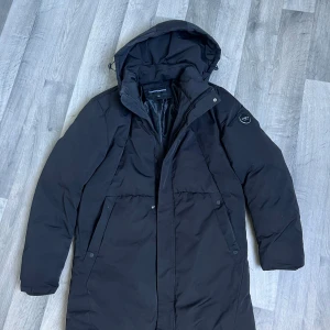 Armani jacka  - Snygg jacka i bra skick,storlek 2xl men passar S 