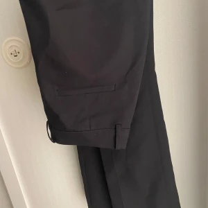 Kostymbyxor  - Är i jättebra skick. Använda ett fåtal gånger.