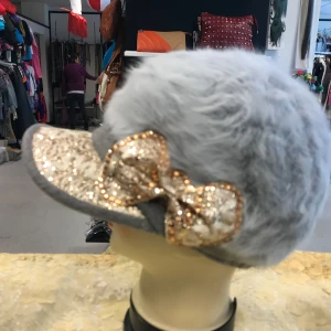 Charmig Dam  Vinter Keps  - Vuxen stlk  Helt ny 