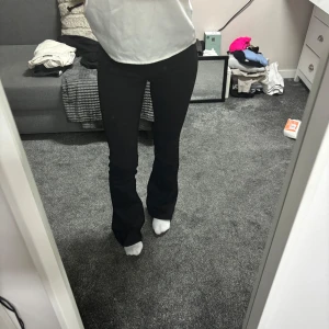 Midwaisted jeans  - Väldigt fina knappt använda storlek 32/32 Ny pris 500 ja säljer för 300