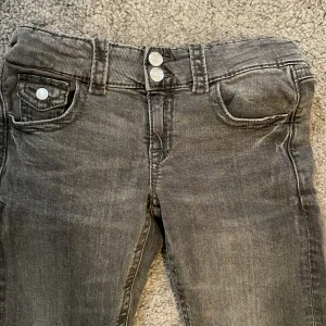 Jeans -  Snygga grå jeans med bra skick  