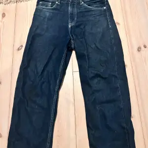 Riktigt snygga jeans för dig som vill ha lite mer loose fit  Skick-8/10  Storlek 29/32