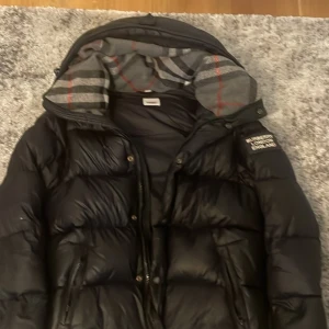 Burberry jacka - Burberry jacka som också kan bli till en väst