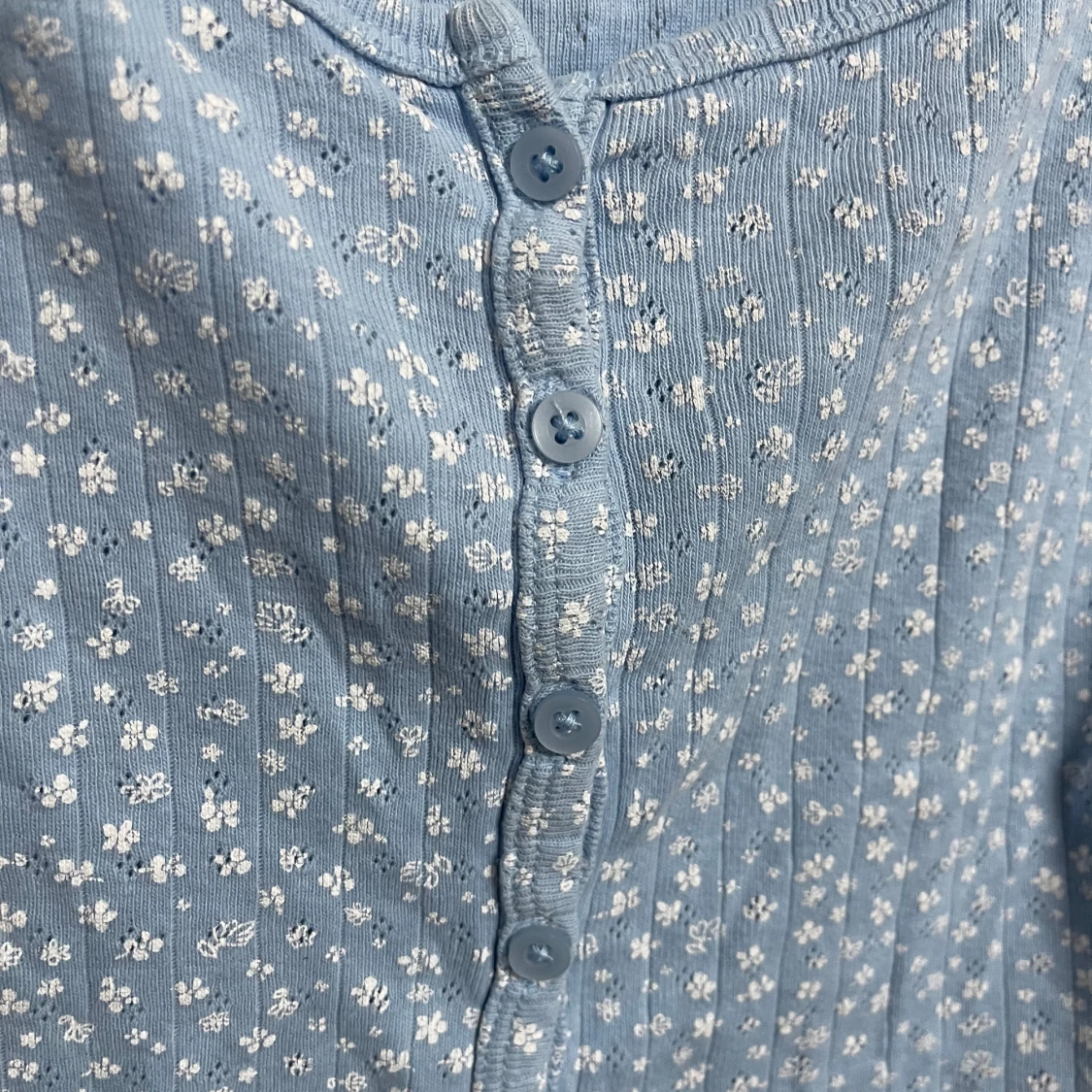 Blå blommig topp från FB Sister - 91